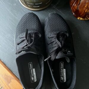 New Balance Black Athletic Shoes